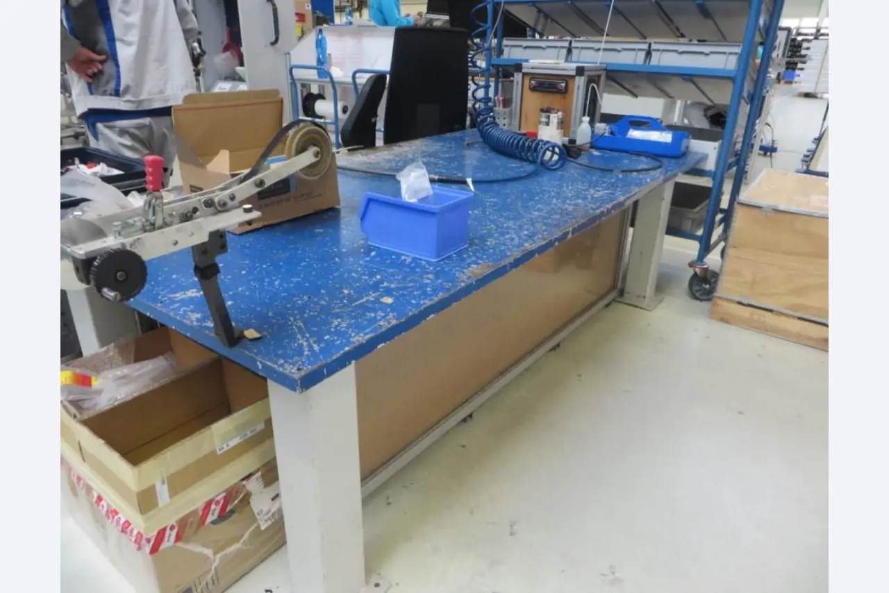 Peças sobressalentes e máquinas usadas e novas da Volkswagen Eslováquia-1