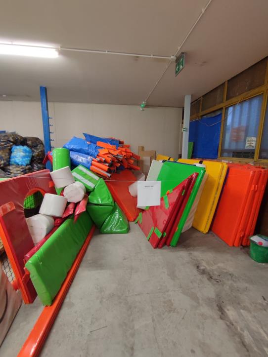 Rámová konstrukce vnitřního dětského hřiště s příslušenstvím, opičí háj, nindža dráha, měkké hrací "houby"-14