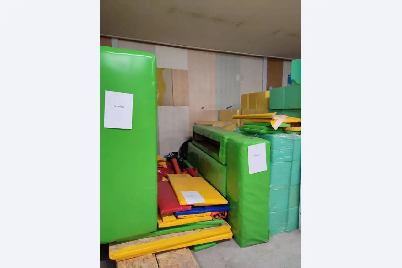 Construcción en bastidor de un parque infantil cubierto con accesorios, Monkey Grove, pista Ninja, "esponjas" de juegos blandos-15