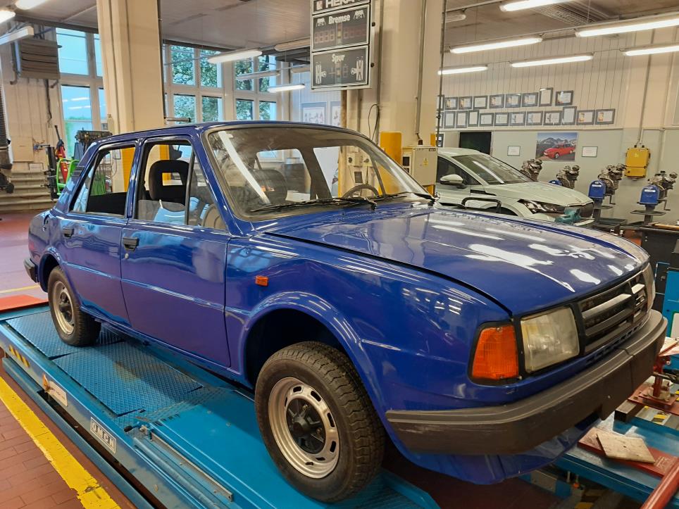 Gebrauchte Ersatzteile sowie Maschinen der SKODA Auto, a.s.-1