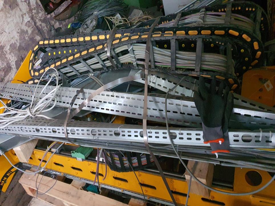 Máquinas para trabalhar chapas metálicas-16