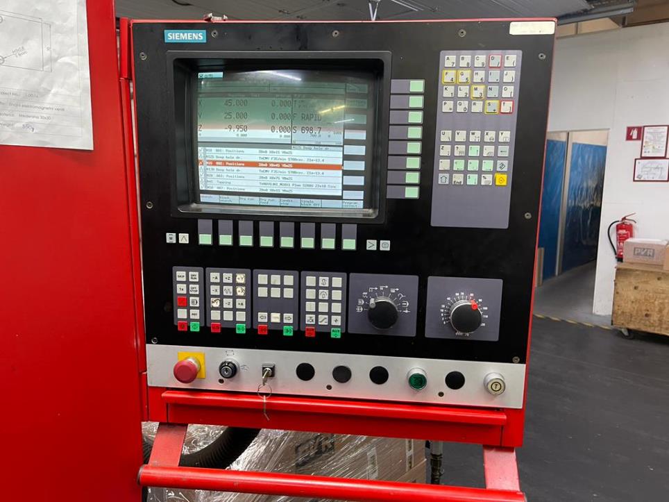 Centro de mecanizado CNC-4