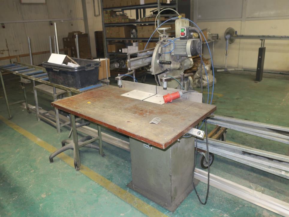 Termoformadoras y máquinas para trabajar el metal-1