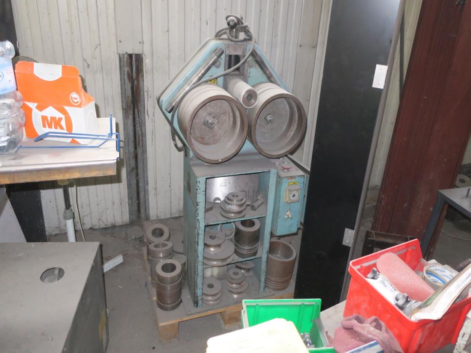 Termoformadoras y máquinas para trabajar el metal-1