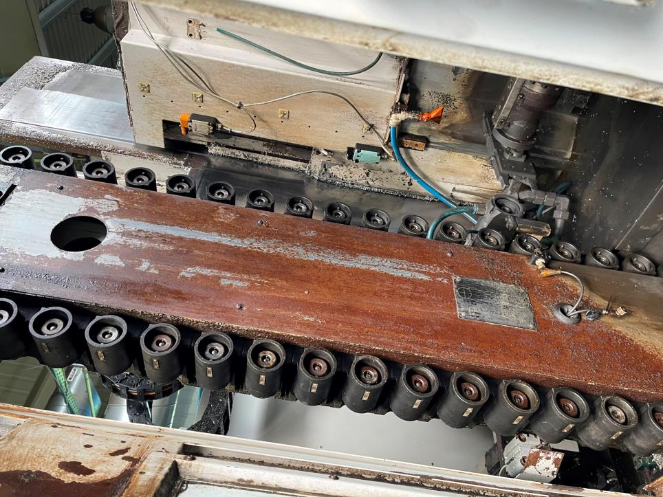 Obróbka metali i inne maszyny dostawcy z branży motoryzacyjnej-12