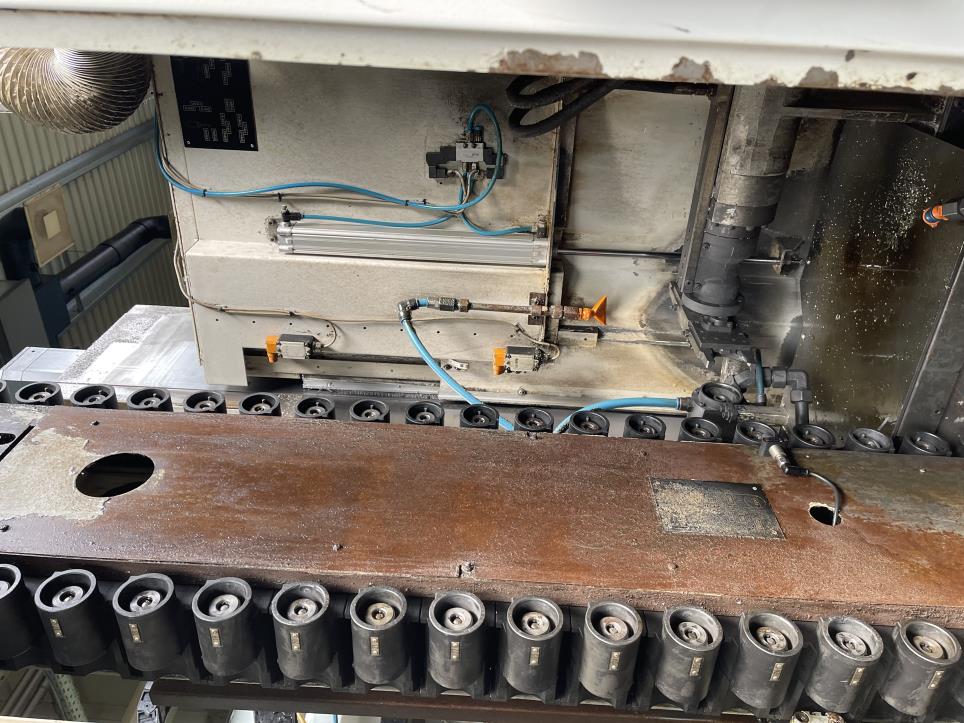 Obróbka metali i inne maszyny dostawcy z branży motoryzacyjnej-4