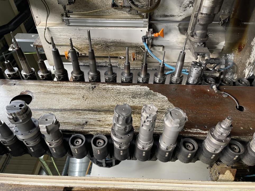Obróbka metali i inne maszyny dostawcy z branży motoryzacyjnej-5