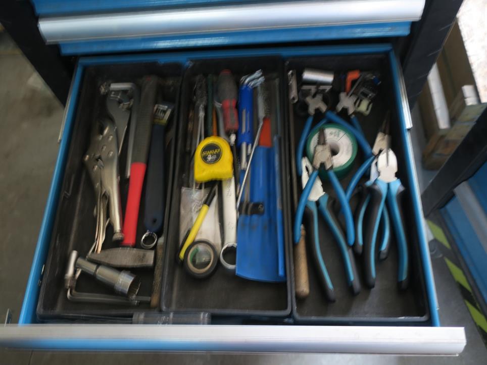 Skladiščna oprema, električna orodja in strojni deli-4