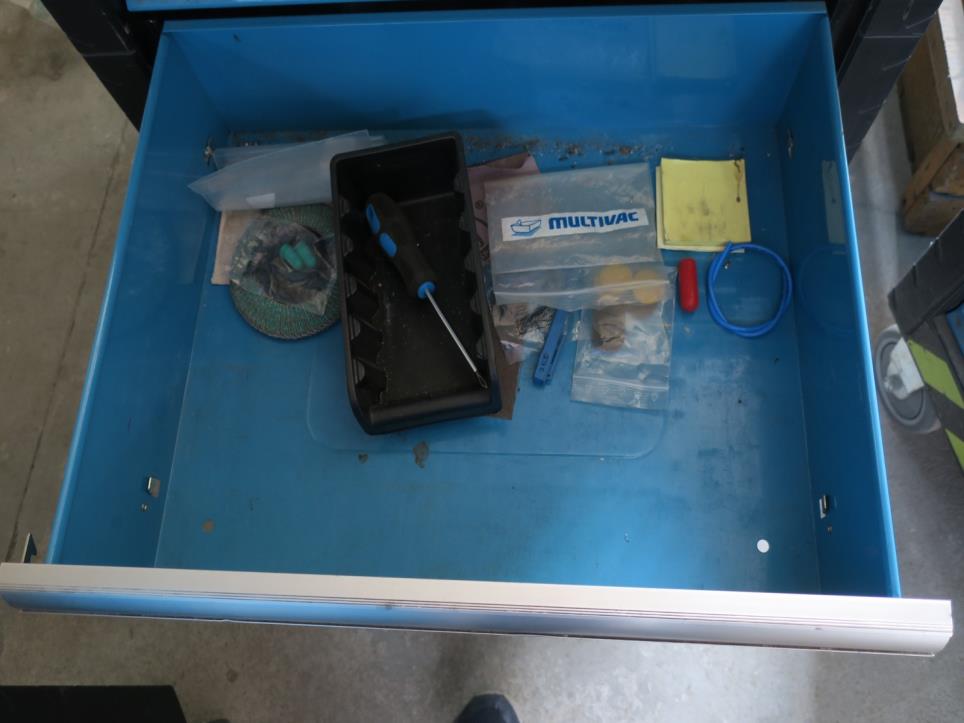 Skladiščna oprema, električna orodja in strojni deli-6