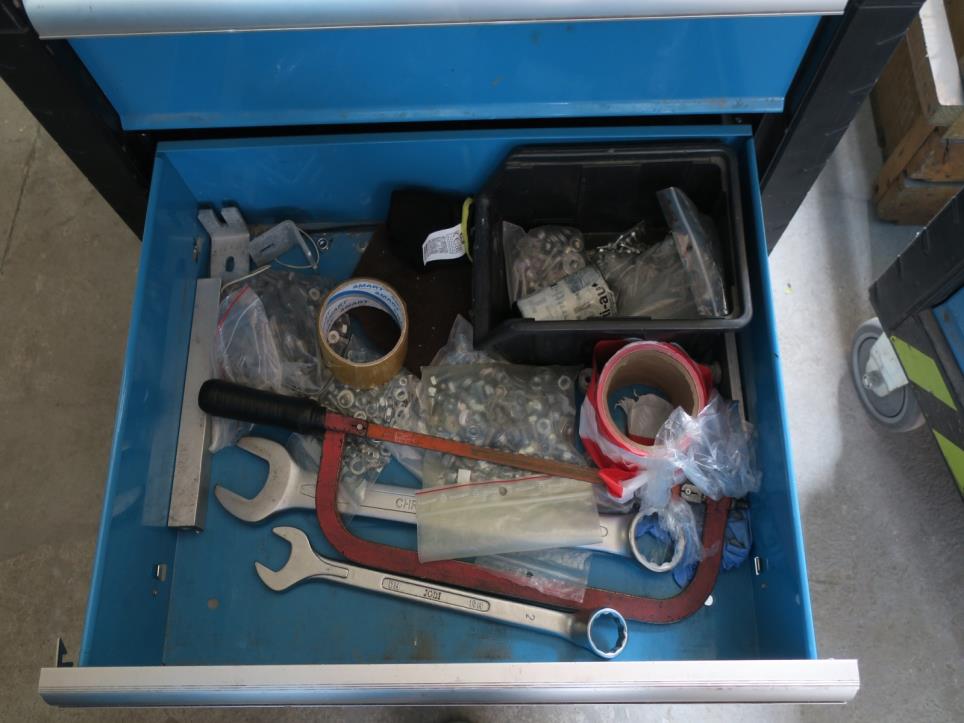 Skladiščna oprema, električna orodja in strojni deli-7