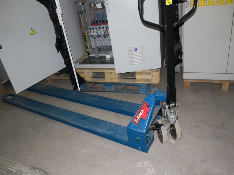 Werkstattausrüstung: Ersatzteile und Lagerbestände-1