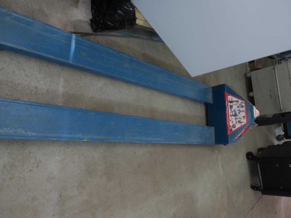 Werkstattausrüstung: Ersatzteile und Lagerbestände-4