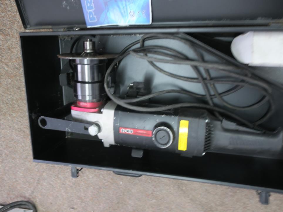 Skladové vybavení, elektrické nářadí a strojní součásti-3