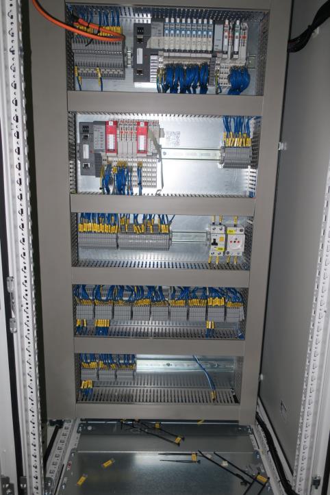 Skladové vybavení, elektrické nářadí a strojní součásti-4