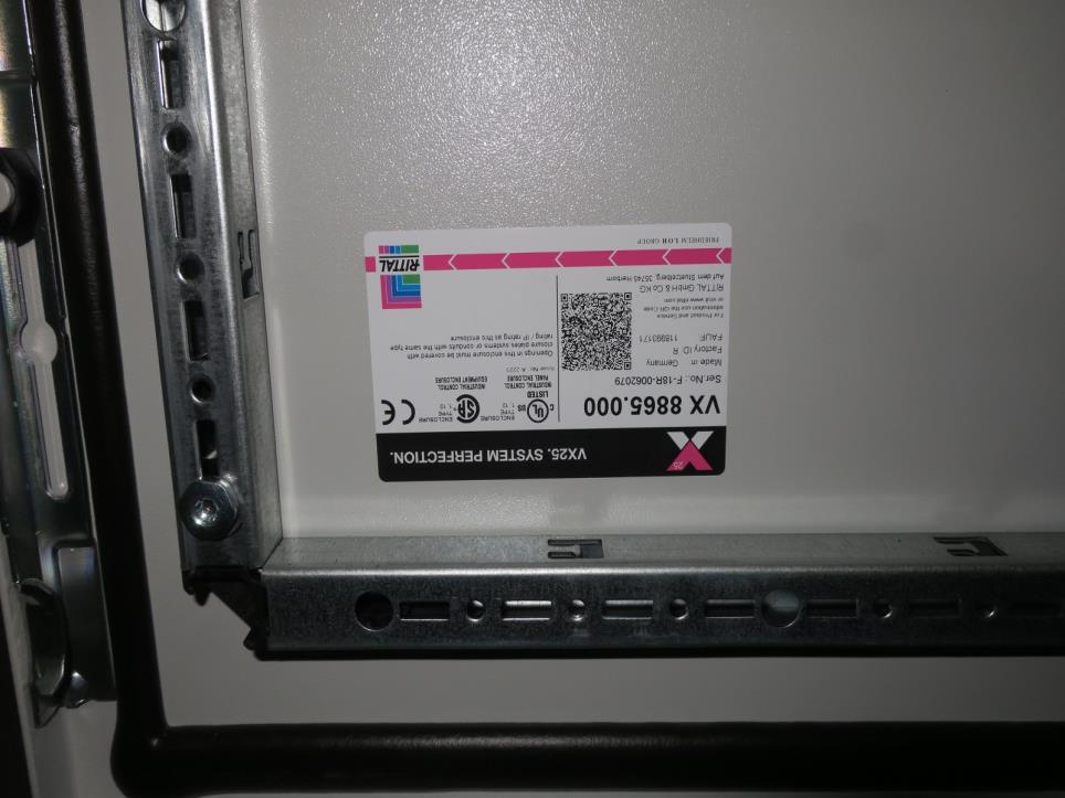 Skladové vybavení, elektrické nářadí a strojní součásti-8