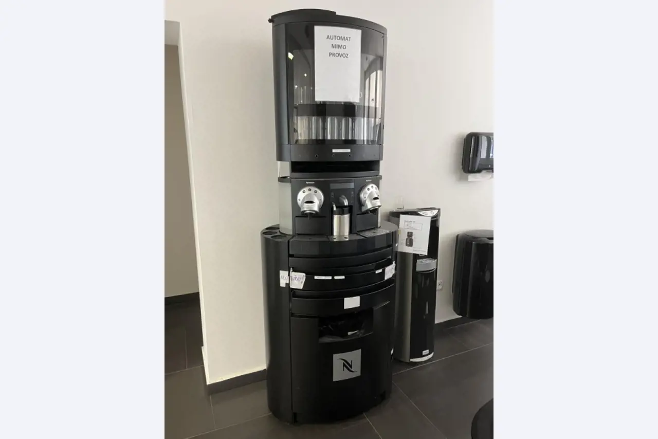 Machines (voertuigbouw) en bedrijfs- en kantooruitrusting-2