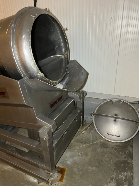 Machinery and equipment of a former chicken slaughterhouse-3