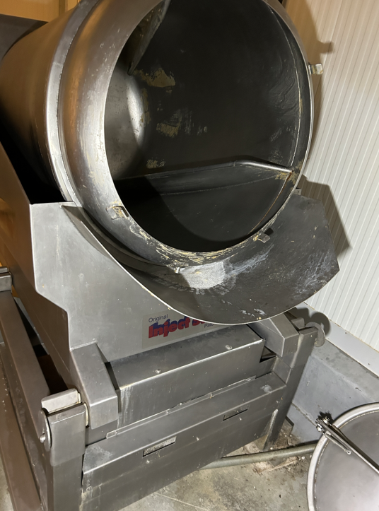 Machinery and equipment of a former chicken slaughterhouse-4