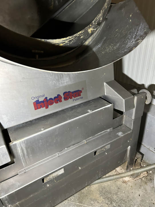 Machinery and equipment of a former chicken slaughterhouse-6