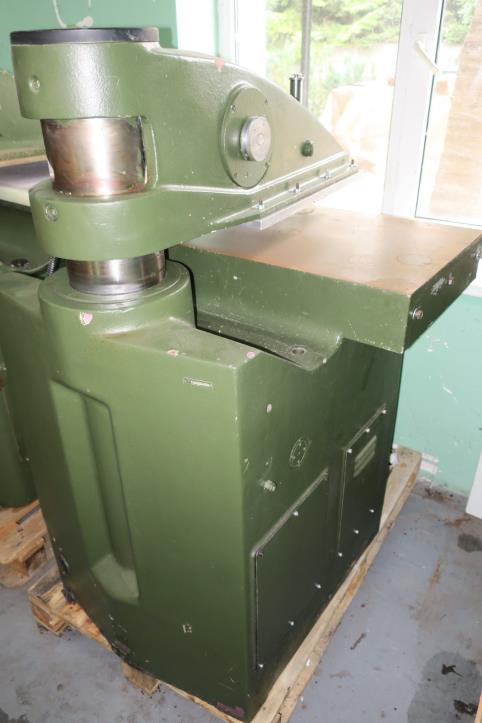 Dobrze utrzymane maszyny do produkcji obuwia-2