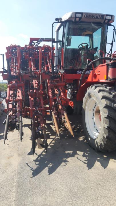 Samobiezny 3-rzedowy kombajn unoszacy za nac-7