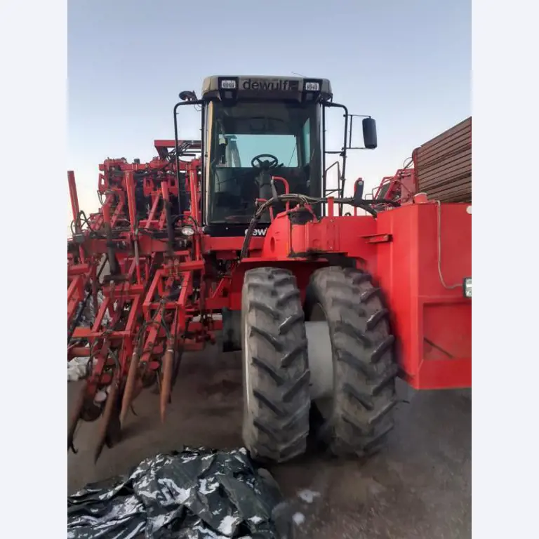 Self-propelled 3-row top-lifting harvester-2