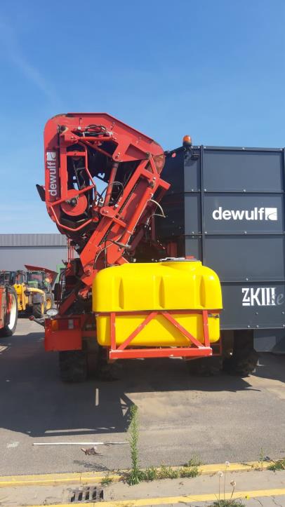 Samobiezny 3-rzedowy kombajn unoszacy za nac-9