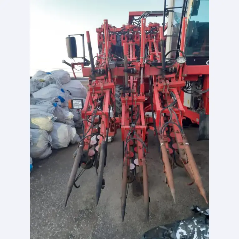 Self-propelled 3-row top-lifting harvester-3