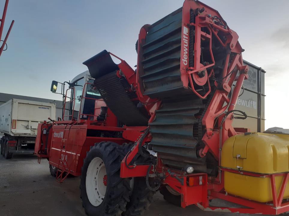 Samobiezny 3-rzedowy kombajn unoszacy za nac-5