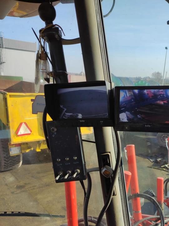 Samobiezny 3-rzedowy kombajn unoszacy za nac-14