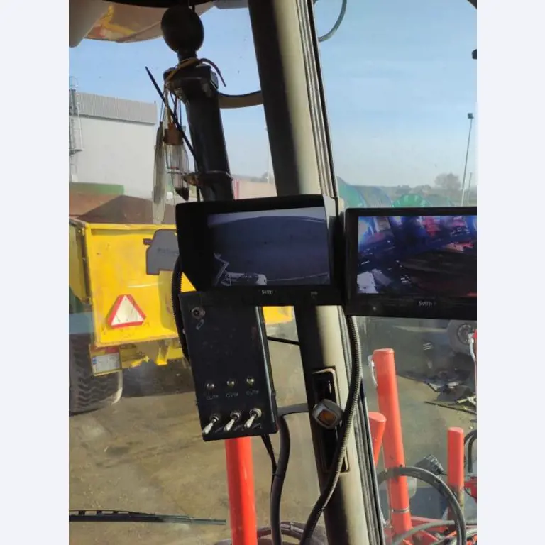 Self-propelled 3-row top-lifting harvester-14