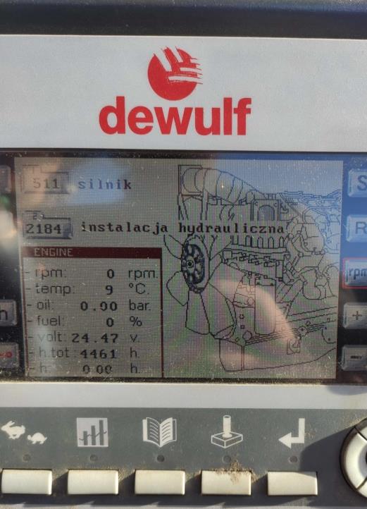 Samobiezny 3-rzedowy kombajn unoszacy za nac-12