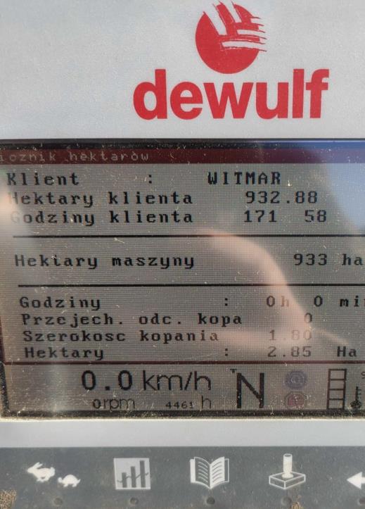 Samobiezny 3-rzedowy kombajn unoszacy za nac-13