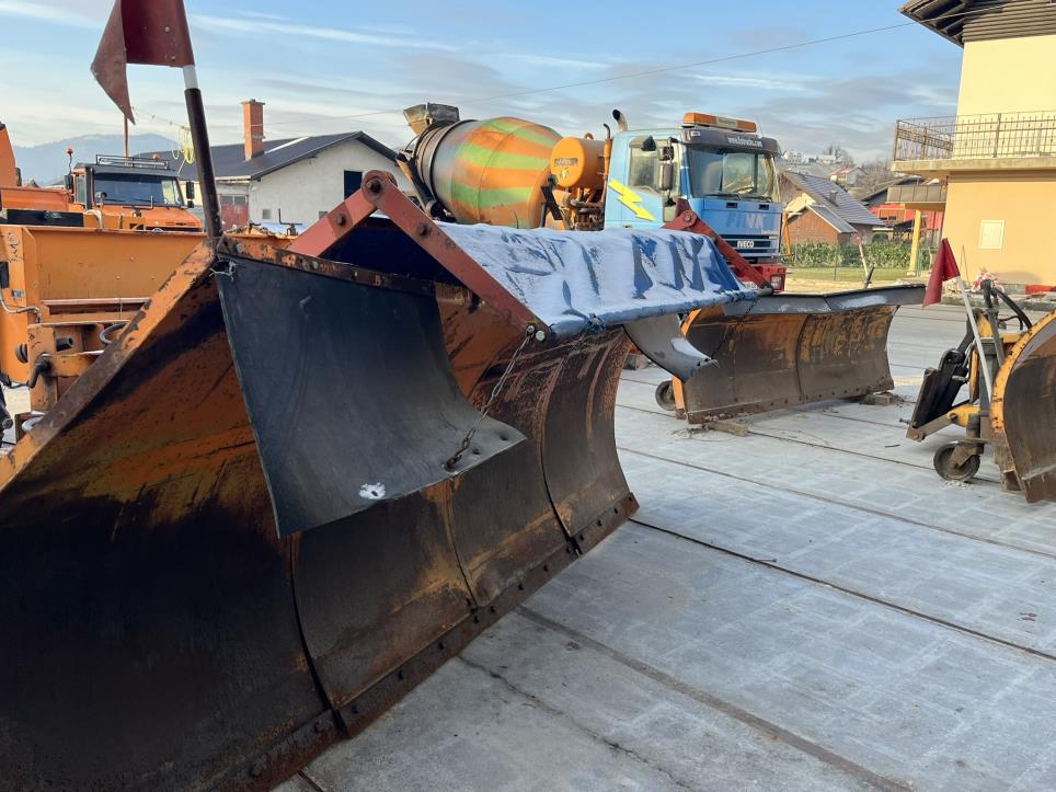 Pojazdy budowlane i komunalne, maszyny budowlane-21