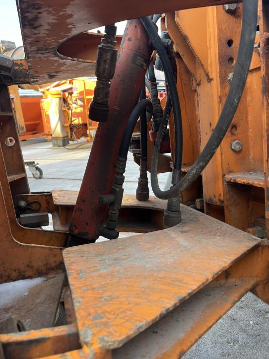 Pojazdy budowlane i komunalne, maszyny budowlane-24