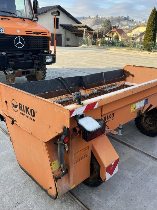 Pojazdy budowlane i komunalne, maszyny budowlane-25