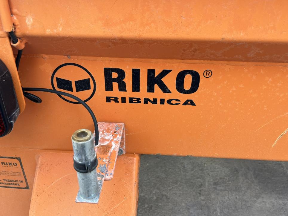 Pojazdy budowlane i komunalne, maszyny budowlane-27