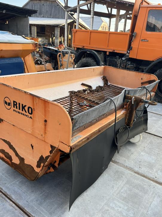 Pojazdy budowlane i komunalne, maszyny budowlane-31