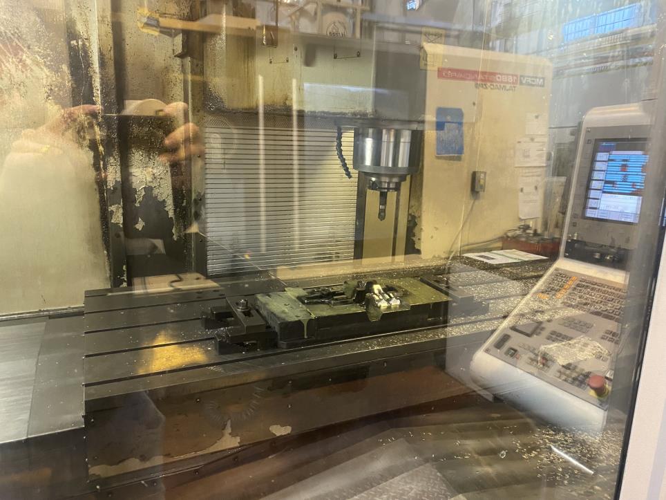 Roboty przemysłowe, maszyny do obróbki metalu, serwery IT, sprzęt gastronomiczny-2