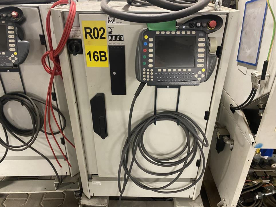 Prumyslové roboty, kovoobrábecí stroje, IT servery a gastro zarízení-5