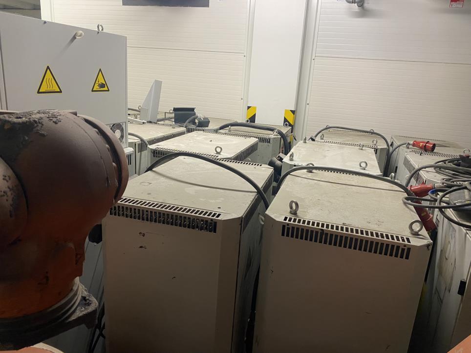 Prumyslové roboty, kovoobrábecí stroje, IT servery a gastro zarízení-4