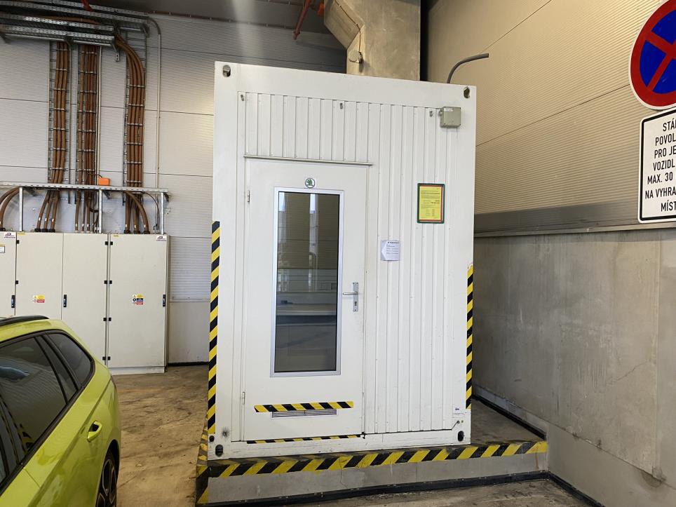 Roboty przemysłowe, maszyny do obróbki metalu, serwery IT, sprzęt gastronomiczny-2