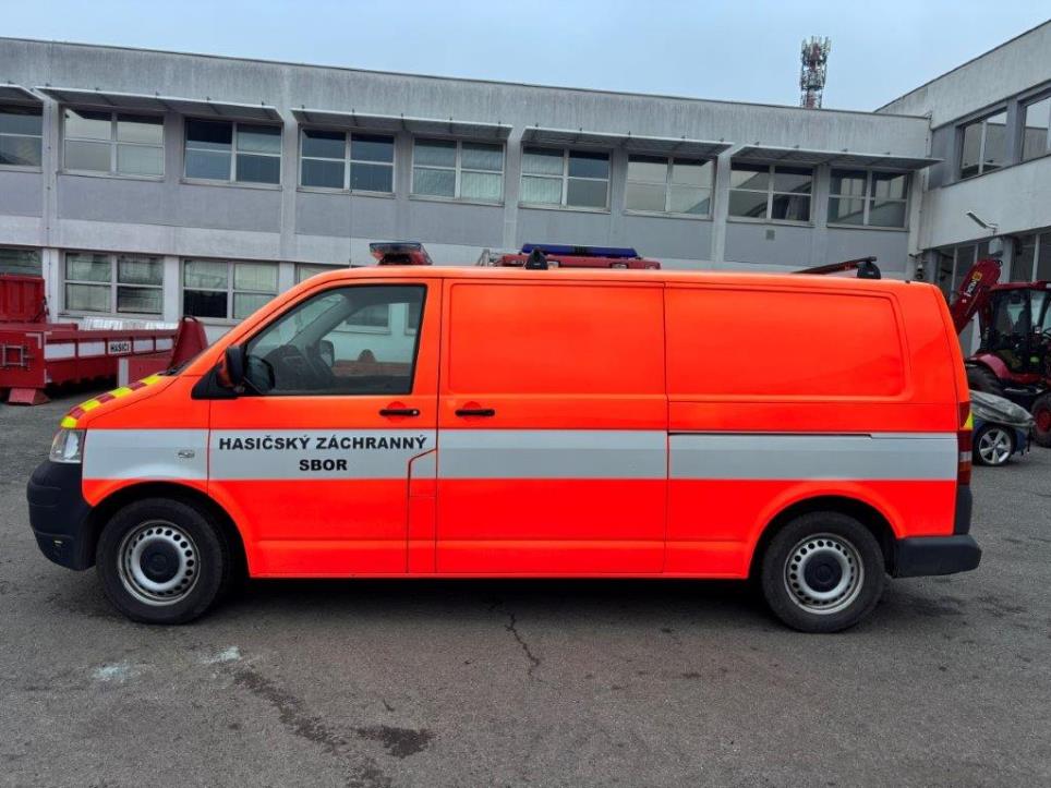 Roboty przemysłowe, maszyny do obróbki metalu, serwery IT, sprzęt gastronomiczny-1