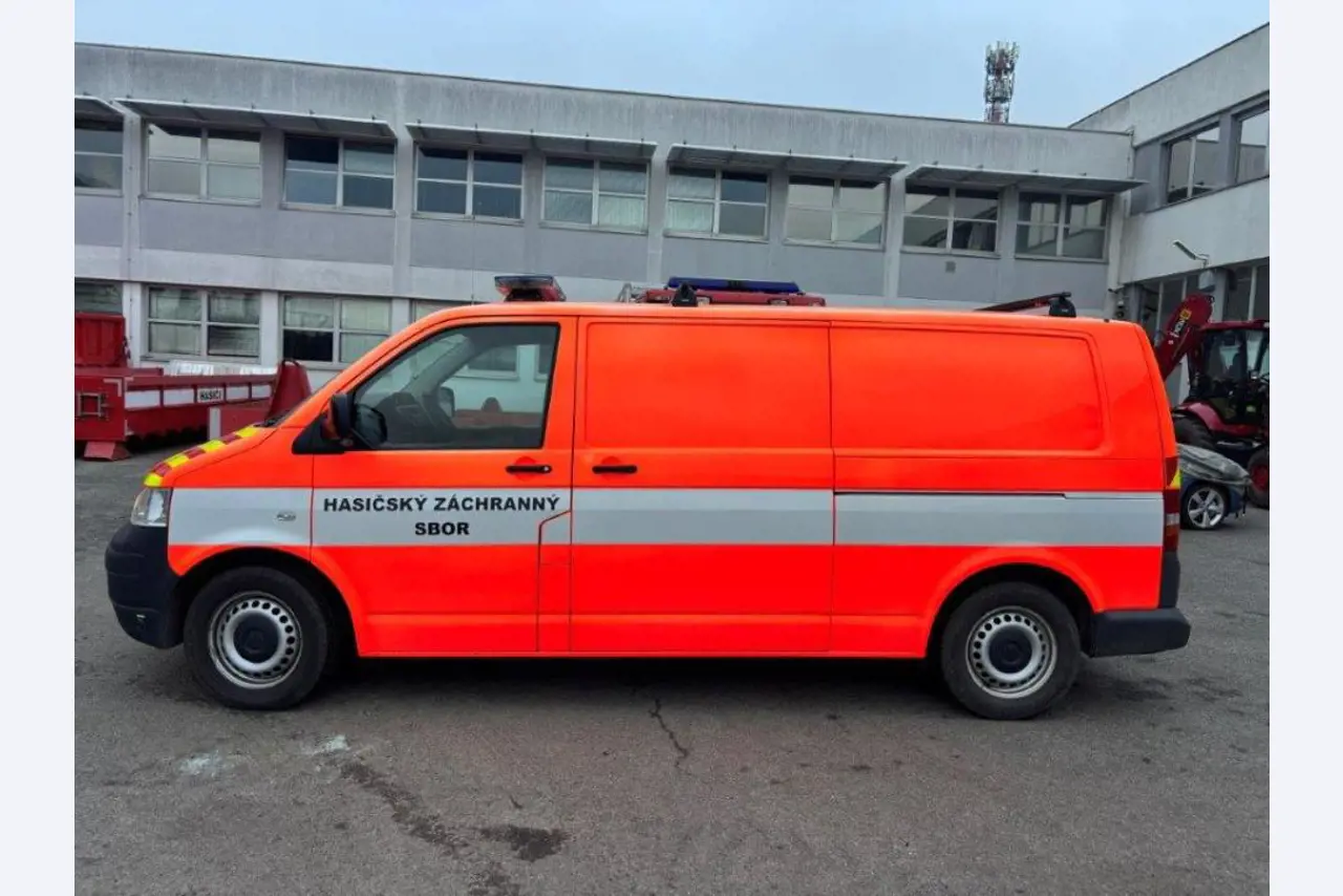 Roboty przemysłowe, maszyny do obróbki metalu, serwery IT, sprzęt gastronomiczny-1