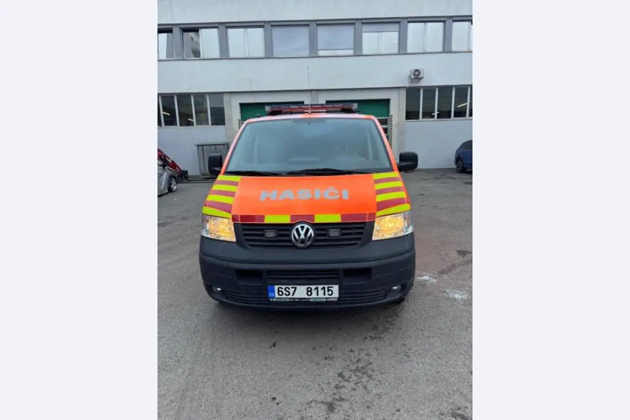 Roboty przemysłowe, maszyny do obróbki metalu, serwery IT, sprzęt gastronomiczny-2