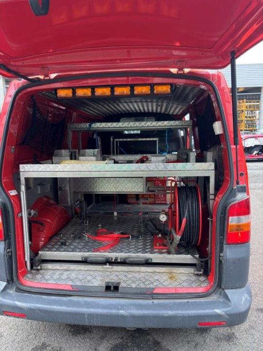 Roboty przemysłowe, maszyny do obróbki metalu, serwery IT, sprzęt gastronomiczny-5