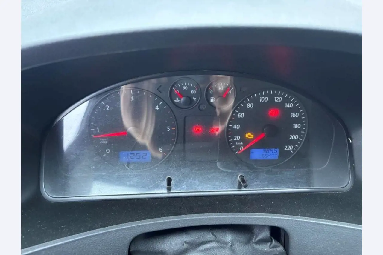 Roboty przemysłowe, maszyny do obróbki metalu, serwery IT, sprzęt gastronomiczny-7