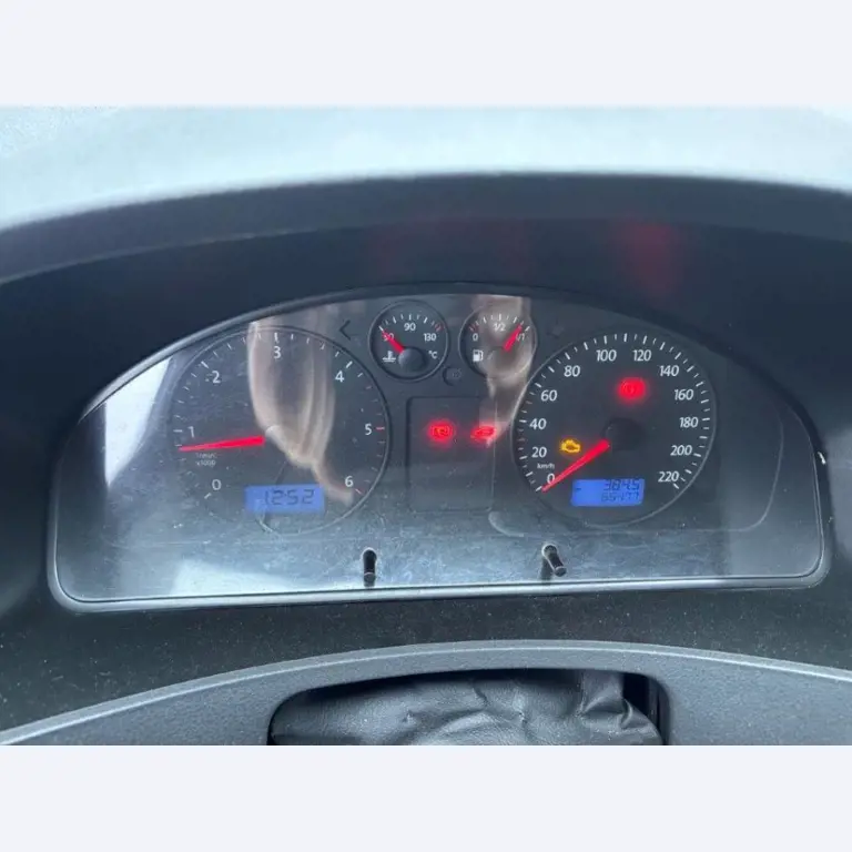 Roboty przemysłowe, maszyny do obróbki metalu, serwery IT, sprzęt gastronomiczny-7