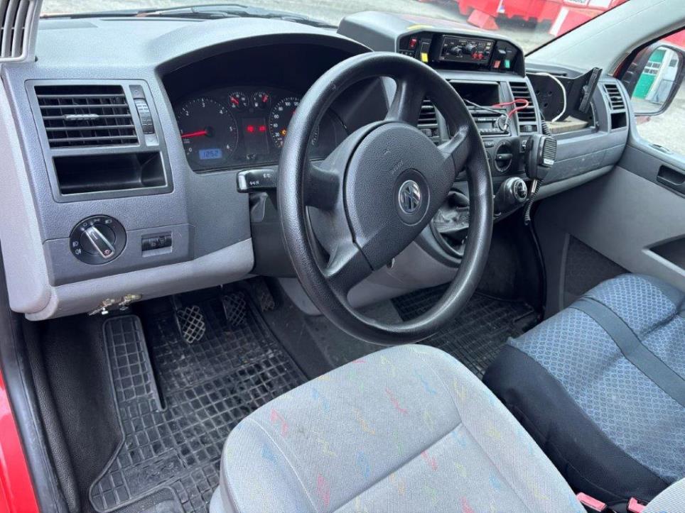 Roboty przemysłowe, maszyny do obróbki metalu, serwery IT, sprzęt gastronomiczny-8