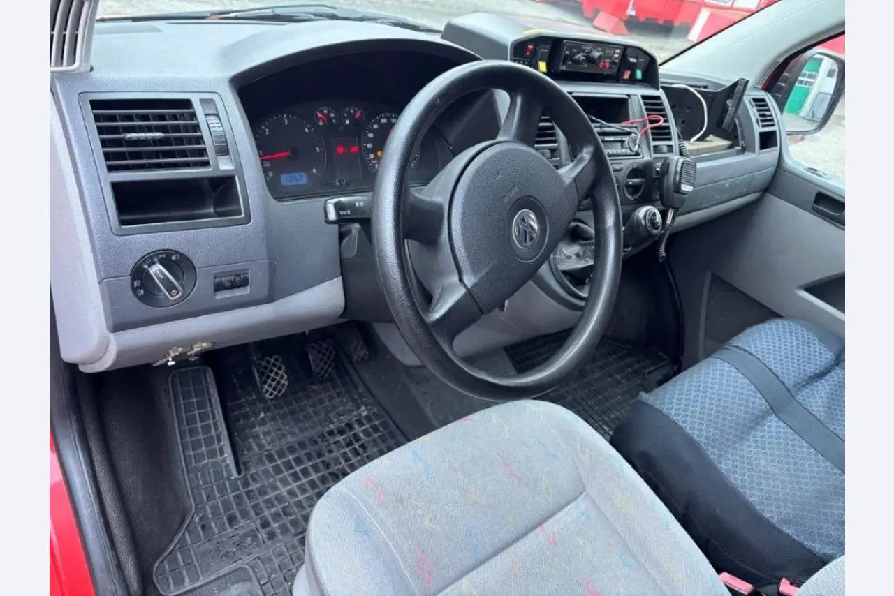 Roboty przemysłowe, maszyny do obróbki metalu, serwery IT, sprzęt gastronomiczny-8